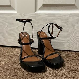 Marc Fisher platform sandals ✨